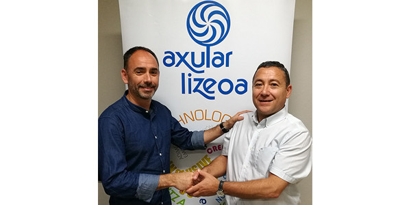 Argazkian Aitor Uriondo eta Jesus Etxaniz